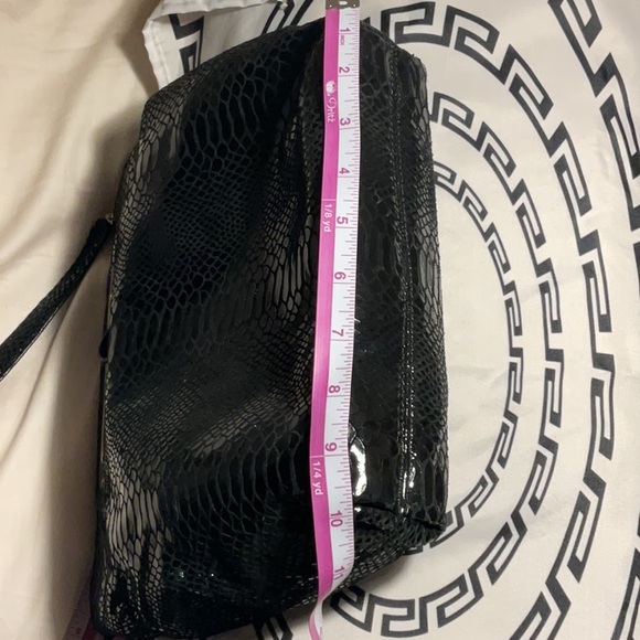 MICHAEL Michael Kors Black and Gold Shoulder Bag - Picture 9 of 10